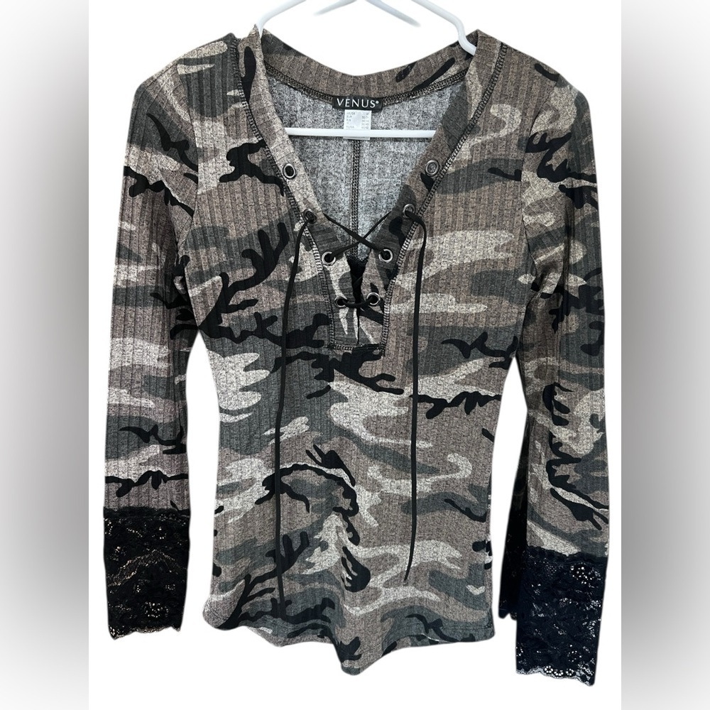 VENUS Camouflage Lace Long Sleeve Top
